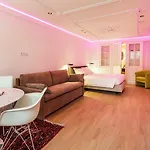 Amstel Corner Hotel 3*