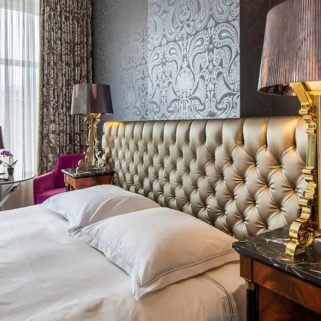 Amstel Corner Hotel