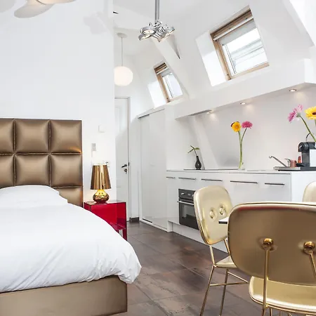 Amstel Corner Hotel 3*