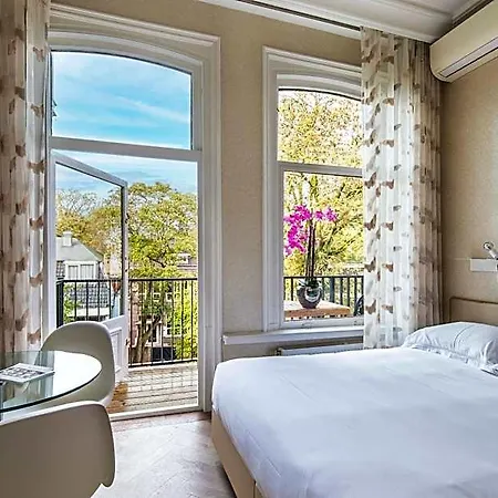 Amstel Corner Hotel 3*