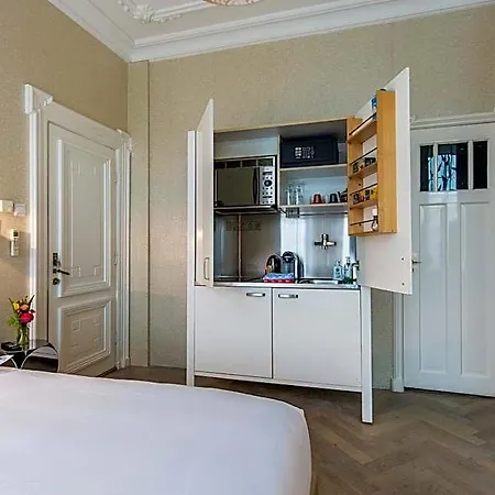 Amstel Corner Hotel
