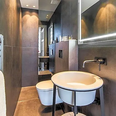 Amstel Corner Hotel 3*