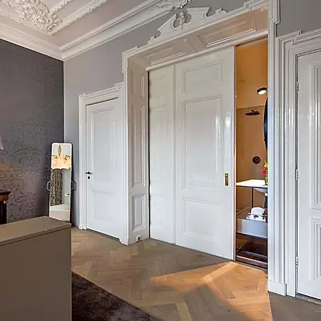 Hotel Amstel Corner 3*