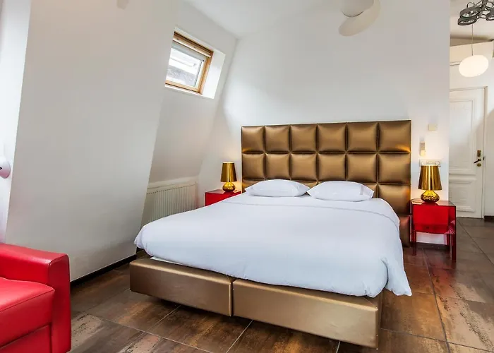 Amstel Corner Hotel 3*