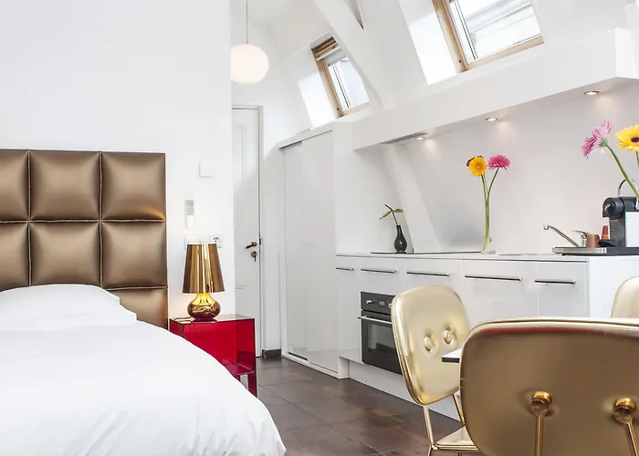 Amstel Corner Hotel 3*