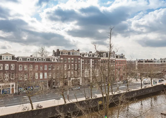 Amstel Corner Hotel 3*