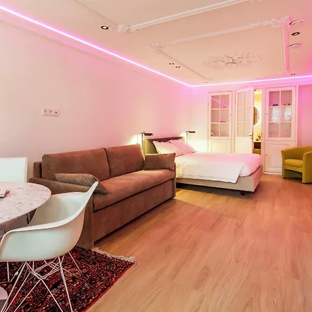 Amstel Corner Hotel 3*